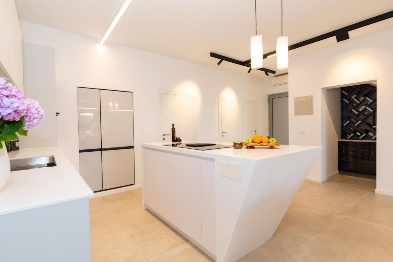 Luxury House Natanel Villa Škrip Buitenkant foto